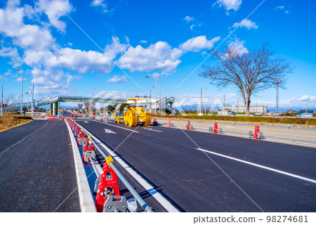 Work to increase the number of lanes on the main road National Route 17 Jobu Road Downward 2022.12 bottom a-2 High saturation 98274681