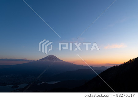 Mt. Fuji at dusk Shindo Pass 98276117
