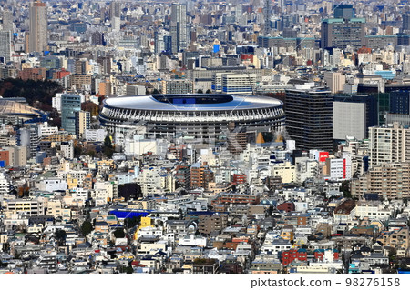 [Tokyo] New National Stadium in sunny weather 98276158