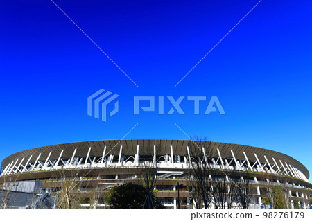 [Tokyo] New National Stadium in sunny weather 98276179