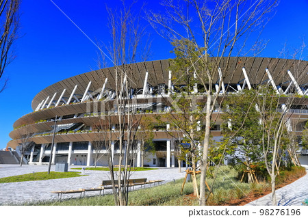 [Tokyo] New National Stadium in sunny weather 98276196