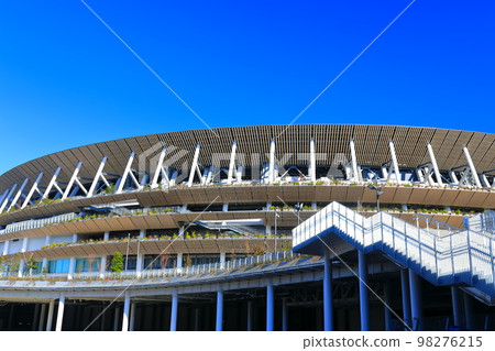 [Tokyo] New National Stadium in sunny weather 98276215