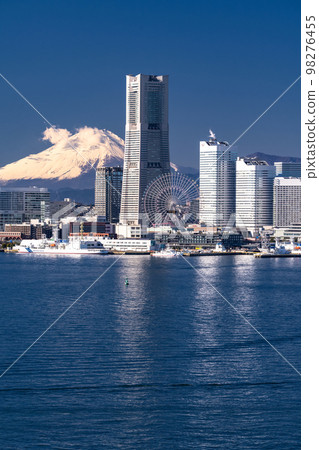 “神奈川縣”橫濱港未來和富士山風景 98276455