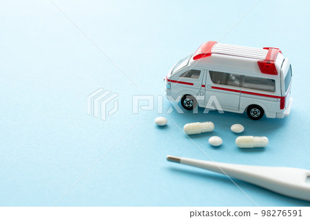 Ambulance and thermometer medical image material Ambulance and thermometer medical image material 98276591