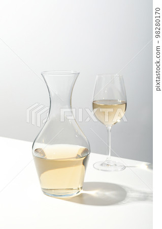 Concept of tasty and delicious alcohol drink, wine 98280170
