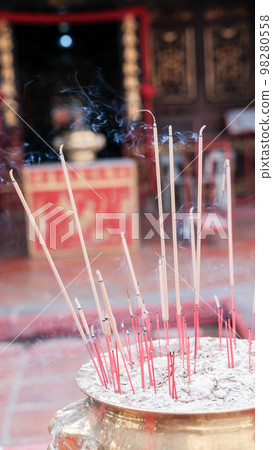 馬來西亞佛教寺廟（馬六甲清雲亭）的香火 98280558