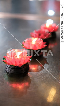 Malaysian Buddhist temple candles (Melaka Seiuntei Temple) Malaysian Buddhist temple candles (Melaka Seiuntei Temple) 98280571