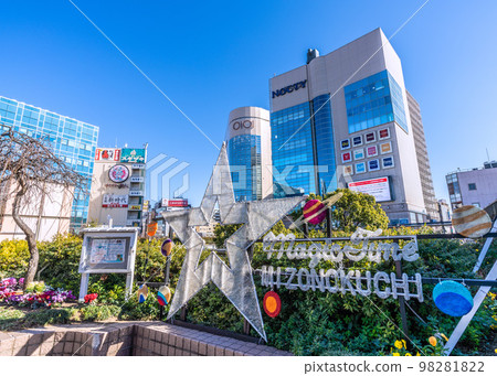 Kawasaki cityscape in Japan It's as cheerful as spring. View in front of Mizonokuchi Station (Musashi Mizonokuchi Station) 98281822