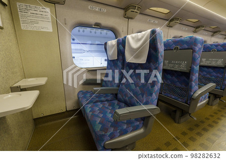 Shinkansen seats no people 98282632