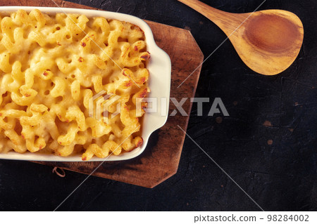 Macaroni and cheese pasta in a casserole, overhead flat lay shot 98284002