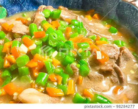 中國四川菜，酸辣湯（辣牛肉煮） 98284277