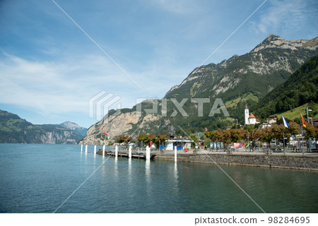 瑞士美麗的鄉村城市景觀 98284695