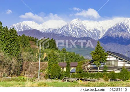 從長野縣神伊納郡飯島町看到的北阿爾卑斯山 98285340