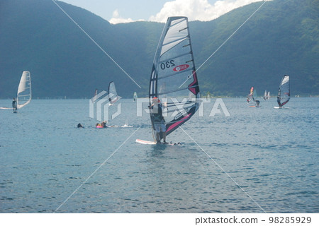 Wind surfing (Lake Motosu / Fujikawaguchiko-machi, Minamitsuru-gun, Yamanashi Prefecture · Minobi-gun, Mobi-cho) 98285929