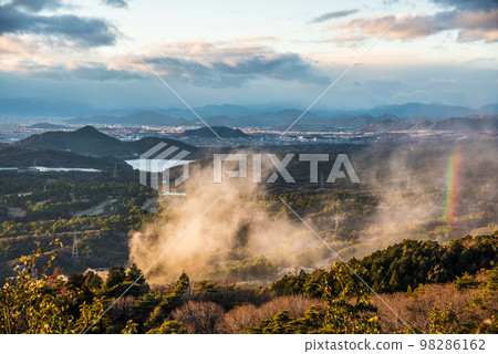 <<Aichi Prefecture>> Scenery from the summit of Mt. Miroku, Kasugai City Evening view of Irukaike, Inuyama City 98286162