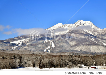 Looking towards Mt. Myoko (Myoko City, Niigata Prefecture) [January 2023] 98286983