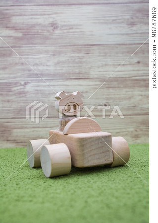 可愛的木頭玩具車 可愛的木頭玩具車 98287689