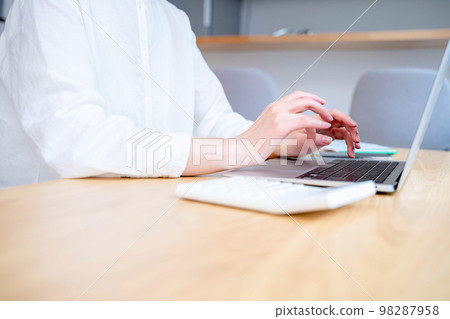 Young woman living lifestyle personal computer Young woman living lifestyle personal computer 98287958