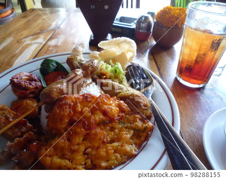 Bali's standard cafe lunch menu "Nasi Goreng" 98288155