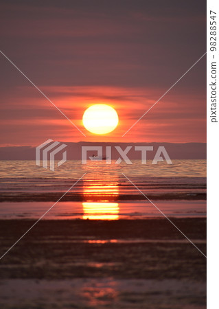 Shoot the scenery of the sunset and fishing boats in Otobe-cho, Hokkaido in summer 98288547
