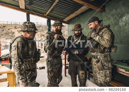 Group of soldiers discussing something before combat Group of soldiers discussing something before combat 98289188