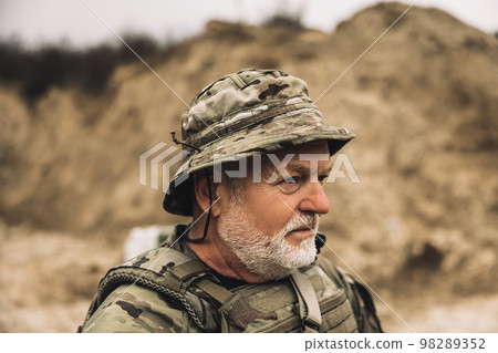 Mature bearded soldier on a shooting range Mature bearded soldier on a shooting range 98289352