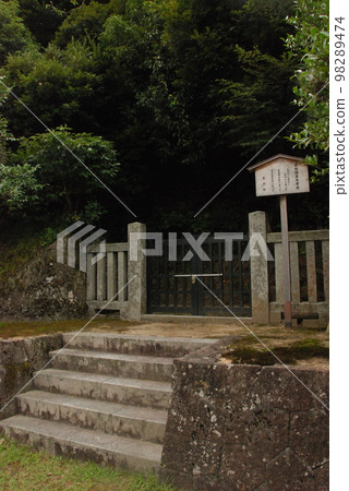 Iwasaka Tomb Ruins Reference Site (Hiyoshi Town, Matsue City, Shimane Prefecture) 98289474
