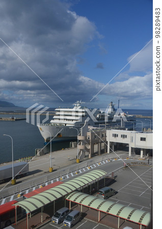 Port / Car Ferry (Sado Island / Ryotsu Port / Sado City, Niigata Prefecture) 98289483