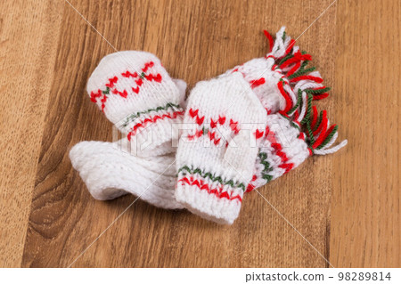 Woolen baby clothing 98289814
