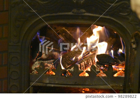 Burning a wood stove in a log house villa Burning a wood stove in a log house villa 98289822