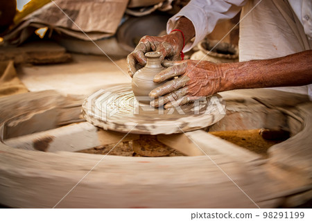 Potter at work makes ceramic dishes. India, Rajasthan. 98291199