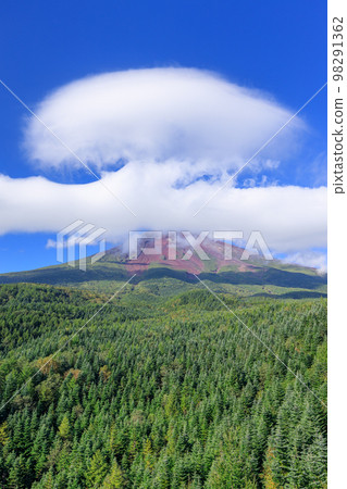山梨縣_近距離觀賞富士山前的雲景 98291362
