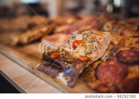Close-up of fresh pastries in showcase at bistro. 98292388