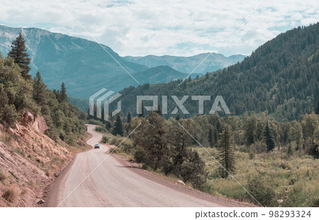 Road in mountains 98293324