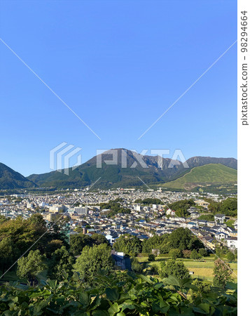 別府市的天際線和Tsurumidake 別府市的天際線和Tsurumidake 98294664