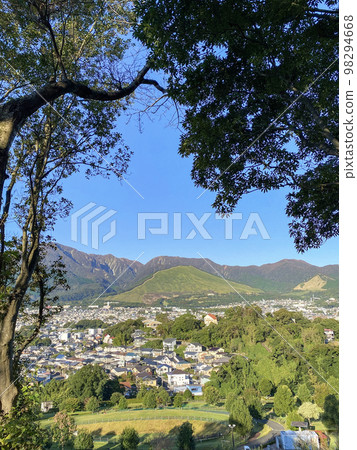 Cityscape of Beppu and Mount Ougi seen from the top of the hill Cityscape of Beppu and Mount Ougi seen from the top of the hill 98294668