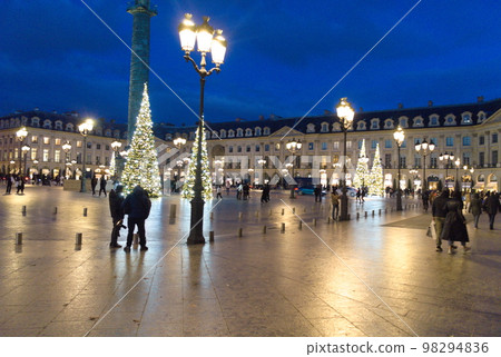 巴黎旺多姆廣場聖誕樹 98294836