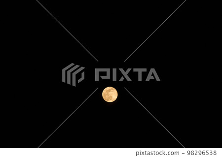 Hakushu-cho, Hokuto City, full moon in January just rising (position: bottom center) 98296538