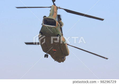 Large transport helicopter CH-47J Ground Self-Defense Force exercise 98296729