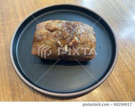 banana bread 98299017
