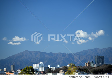 Good weather to see the intensity of the undulations of the Tanzawa Mountains Good weather to see the intensity of the undulations of the Tanzawa Mountains 98299041
