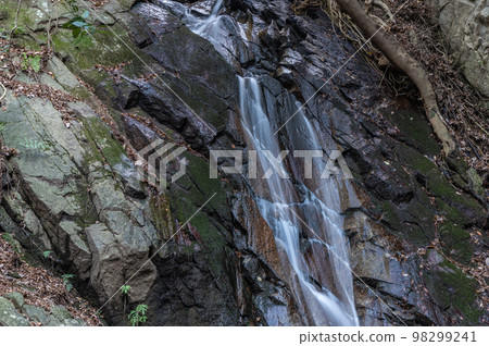 Genji Falls, Katano Hakkei, Katano City, Osaka Prefecture 98299241