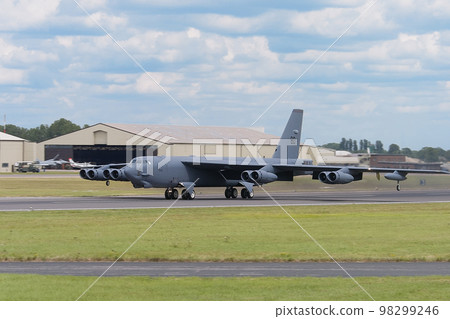 US Air Force B-52H bomber takeoff US Air Force B-52H bomber takeoff 98299246