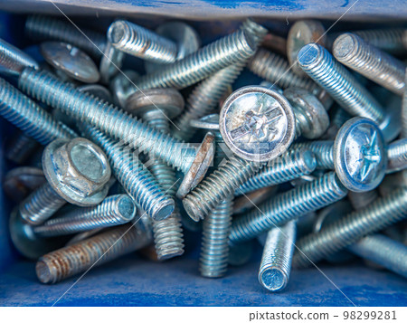 Iron bolt with thread for tightening the nut. 98299281