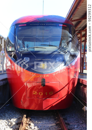 Fuji View Limited Express 8500 series train (Kawaguchiko Station) 98299312