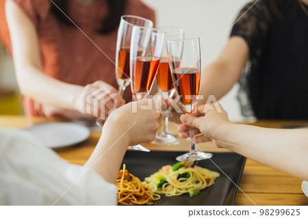 Women's party, drinking party Women's party, drinking party 98299625