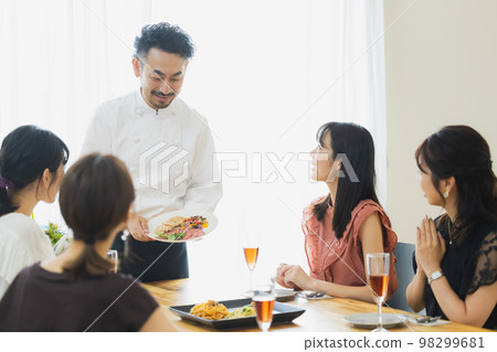 Women's party, drinking party Women's party, drinking party 98299681