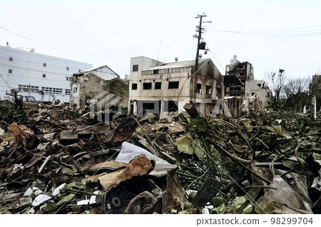 Colored black-and-white photo after the Great Hanshin Earthquake 98299704