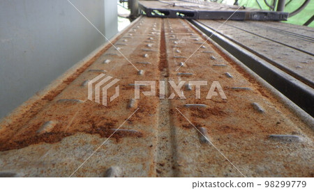 Rusted chips (chips) adhering to work scaffolding Rusted chips (chips) adhering to work scaffolding 98299779