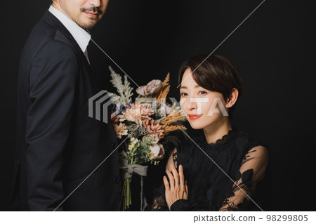 Middle couple toasting 98299805
